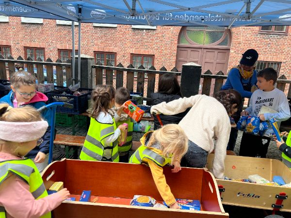 Kinder spenden für Münchner Tafel